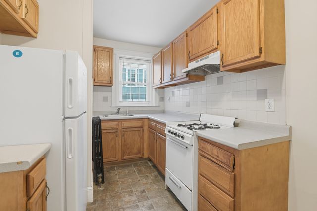 17 Greenleaf Street 12, Quincy, MA 02169