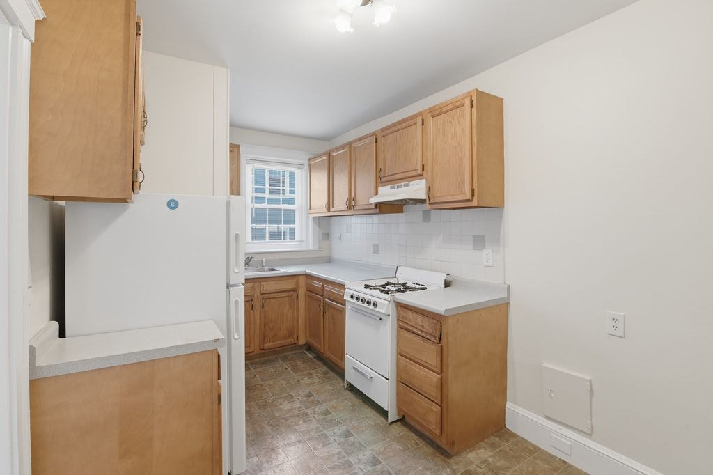 17 Greenleaf Street 12, Quincy, MA 02169