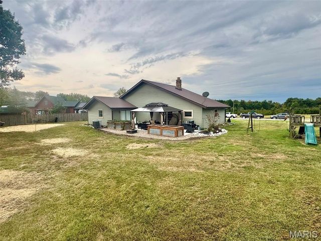 49374 Laura Drive, Hannibal, MO 63401