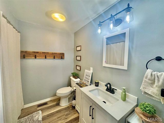 49374 Laura Drive, Hannibal, MO 63401