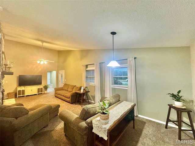 49374 Laura Drive, Hannibal, MO 63401