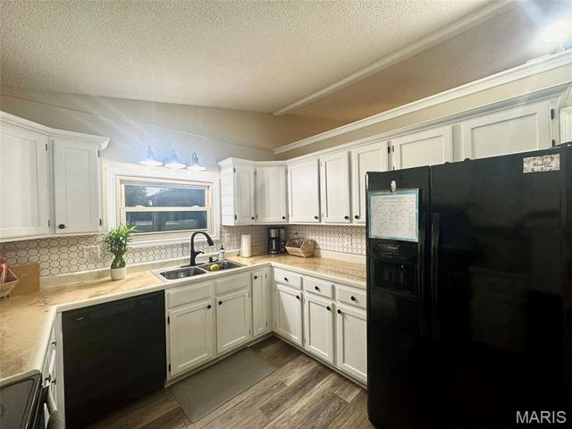 49374 Laura Drive, Hannibal, MO 63401