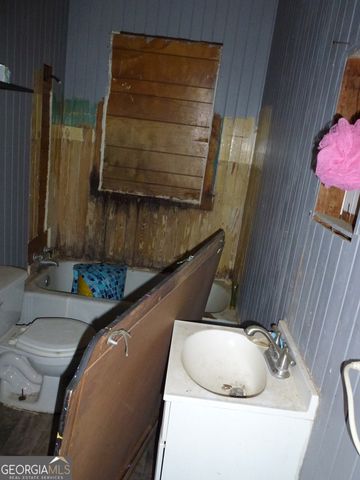 702 Rosedale Avenue, Claxton, GA 30417