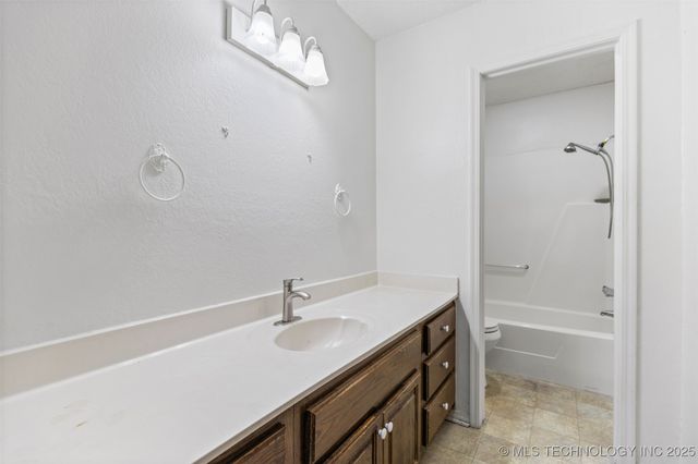 1100 N Oseuma Avenue C, Claremore, OK 74017