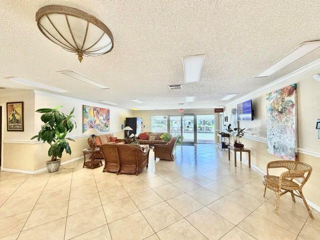 19 Abbey Lane 204, Delray Beach, FL 33446