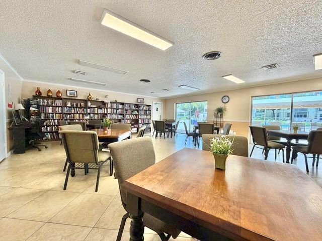 19 Abbey Lane 204, Delray Beach, FL 33446