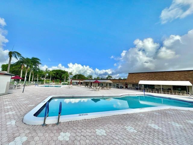 19 Abbey Lane 204, Delray Beach, FL 33446