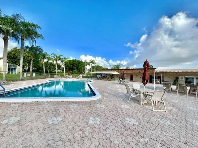 19 Abbey Lane 204, Delray Beach, FL 33446