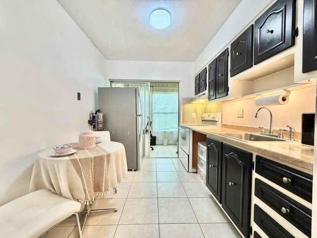 19 Abbey Lane 204, Delray Beach, FL 33446