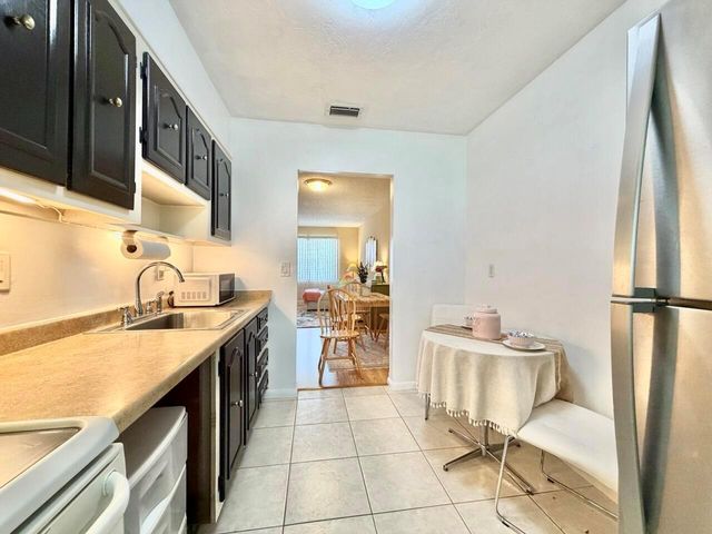 19 Abbey Lane 204, Delray Beach, FL 33446