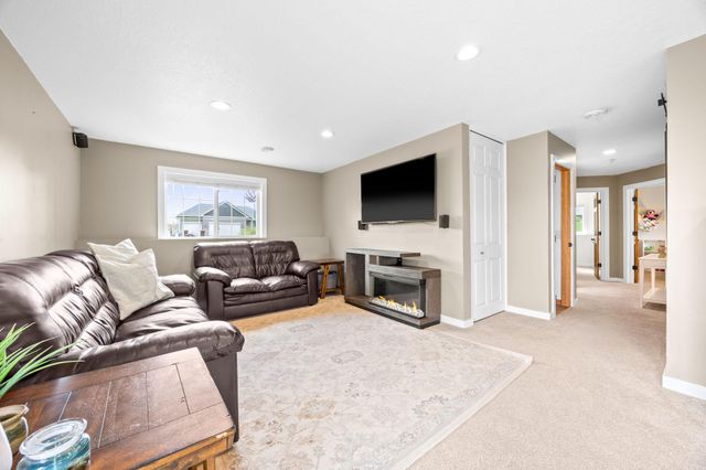 406 Greenway Drive, Delano, MN 55328