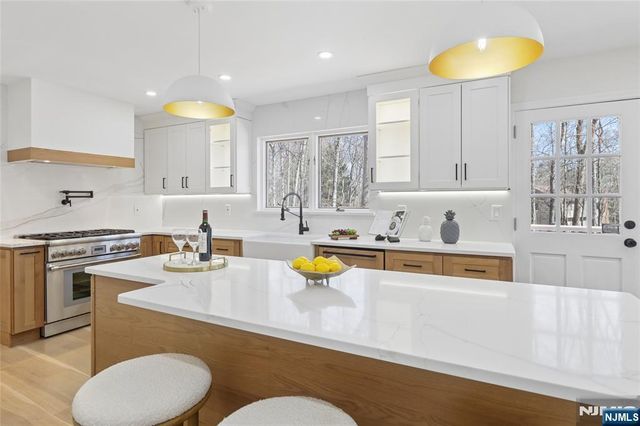 708 Windswept Lane, Franklin Lakes, NJ 07417