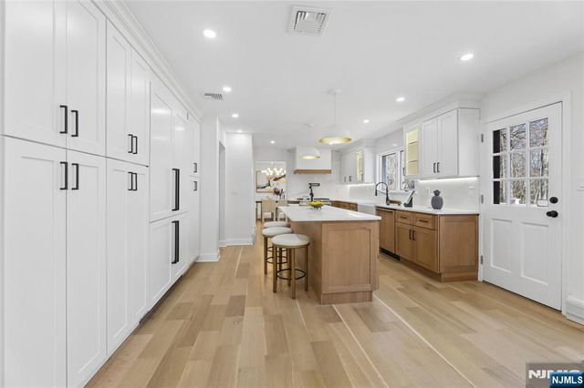 708 Windswept Lane, Franklin Lakes, NJ 07417