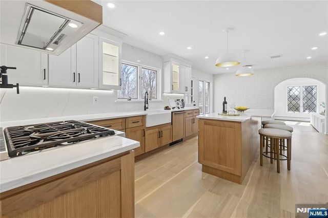 708 Windswept Lane, Franklin Lakes, NJ 07417