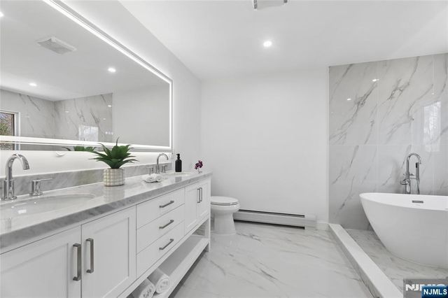 708 Windswept Lane, Franklin Lakes, NJ 07417