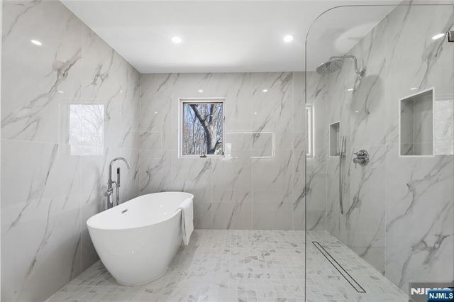 708 Windswept Lane, Franklin Lakes, NJ 07417