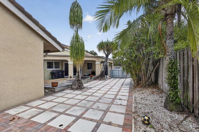 2171 Amesbury Circle, Wellington, FL 33414