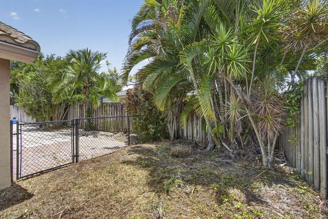 2171 Amesbury Circle, Wellington, FL 33414