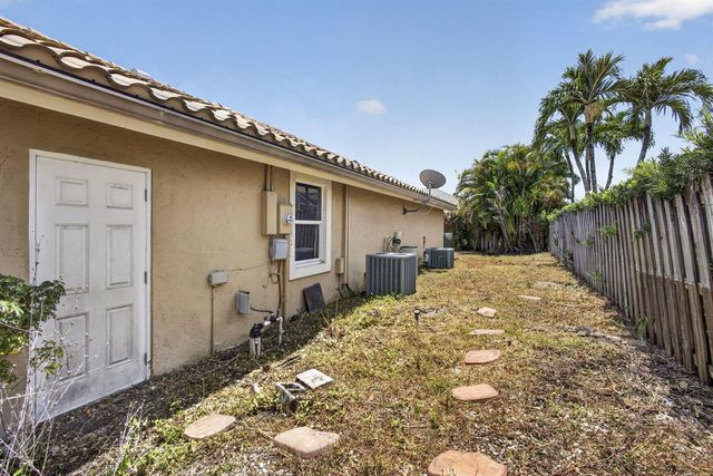 2171 Amesbury Circle, Wellington, FL 33414