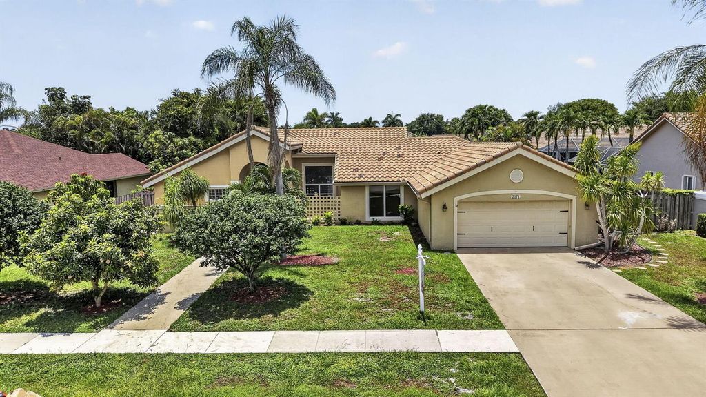 2171 Amesbury Circle, Wellington, FL 33414