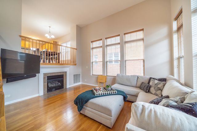 1156 Longwood Drive, Lisle, IL 60532