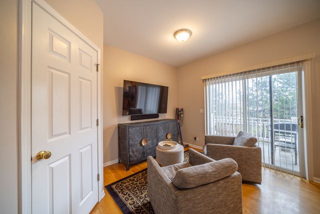 1156 Longwood Drive, Lisle, IL 60532