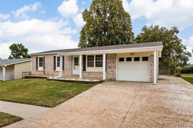 12014 Renaissance Drive, Maryland Heights, MO 63043