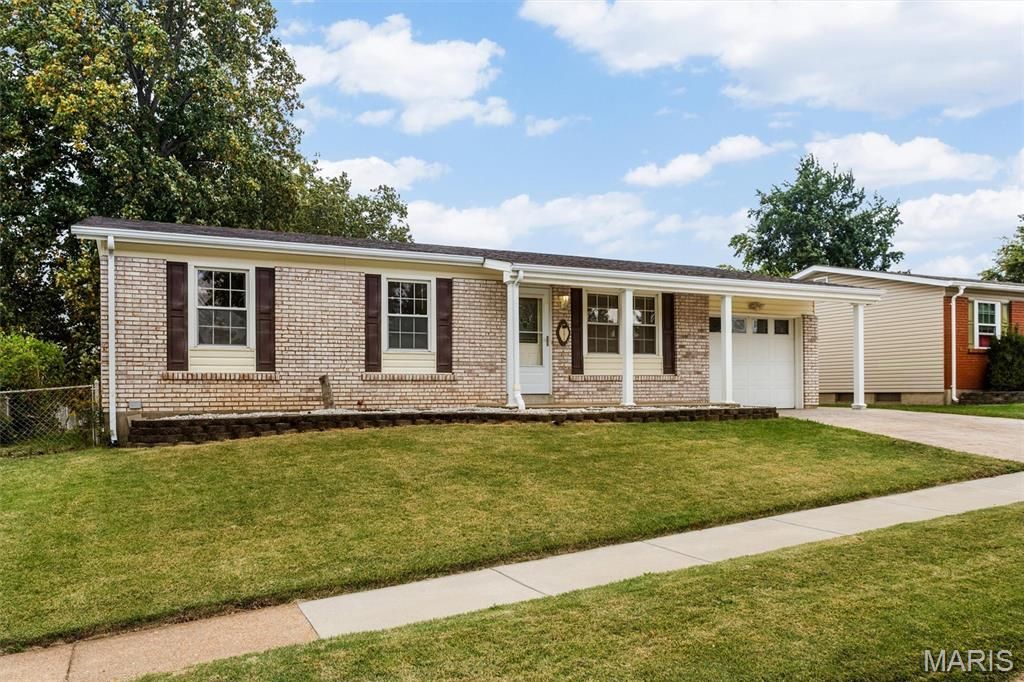 12014 Renaissance Drive, Maryland Heights, MO 63043