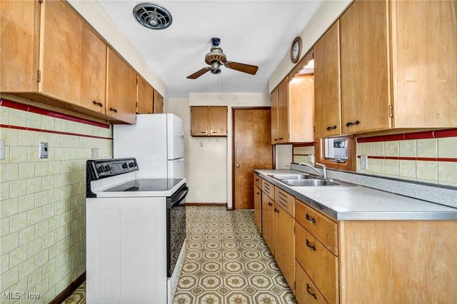 3323 Dellwood Drive, Parma, OH 44134