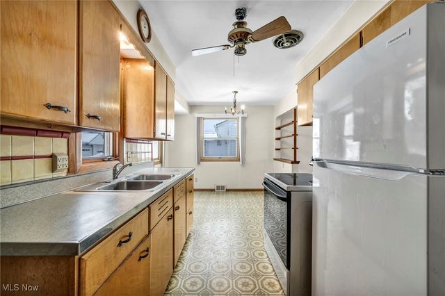 3323 Dellwood Drive, Parma, OH 44134