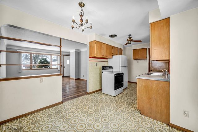 3323 Dellwood Drive, Parma, OH 44134