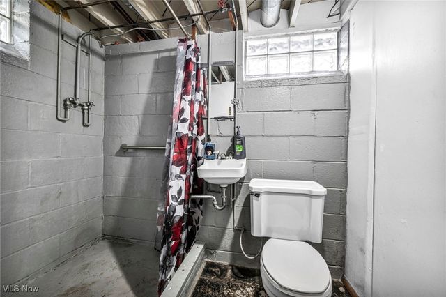 3323 Dellwood Drive, Parma, OH 44134