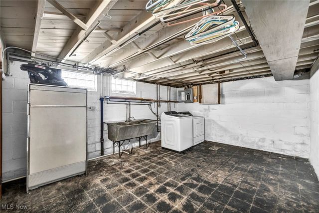 3323 Dellwood Drive, Parma, OH 44134