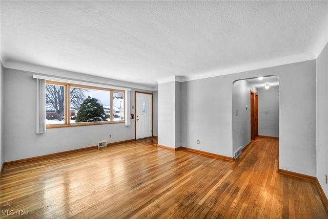 3323 Dellwood Drive, Parma, OH 44134