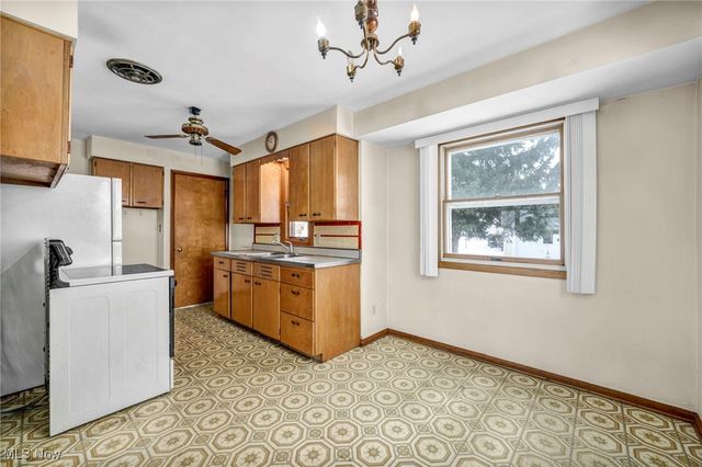 3323 Dellwood Drive, Parma, OH 44134