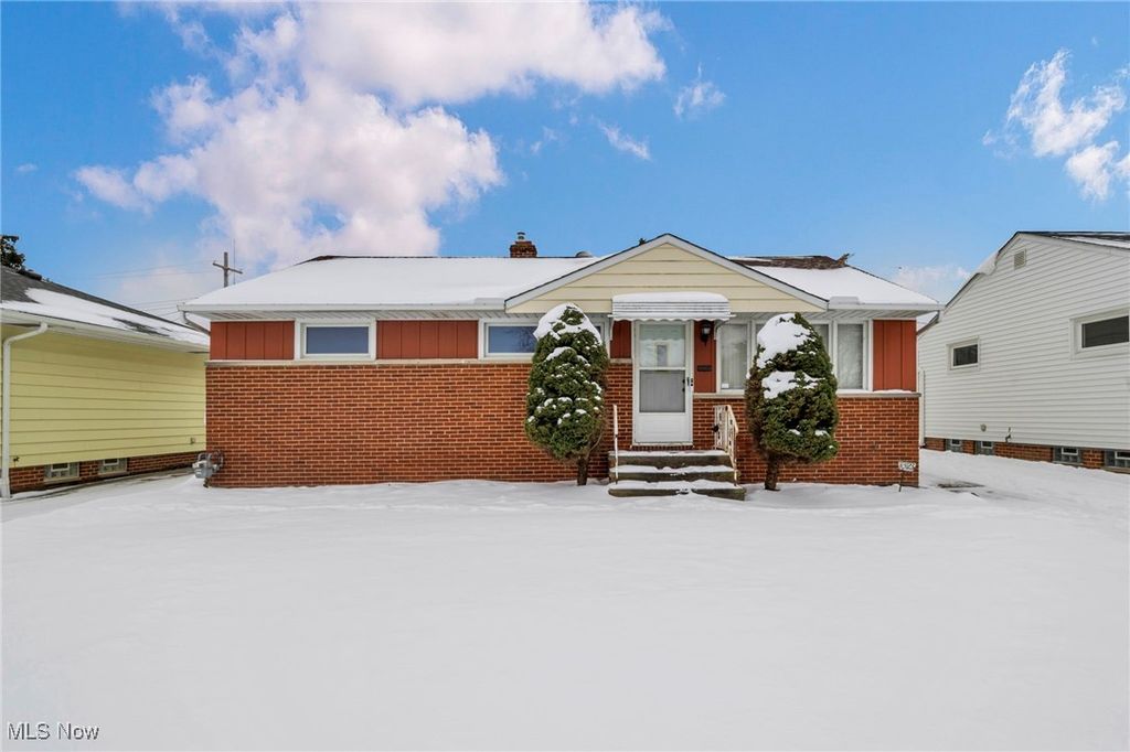 3323 Dellwood Drive, Parma, OH 44134