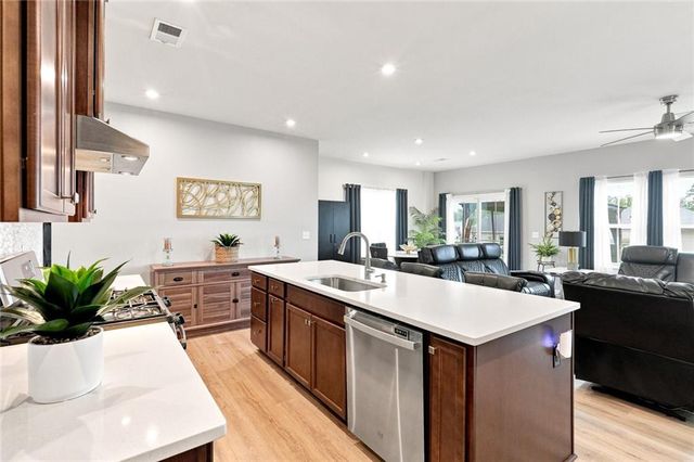 563 Gunter Drive, Hoschton, GA 30548