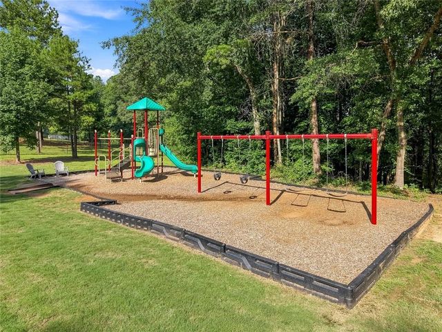 563 Gunter Drive, Hoschton, GA 30548
