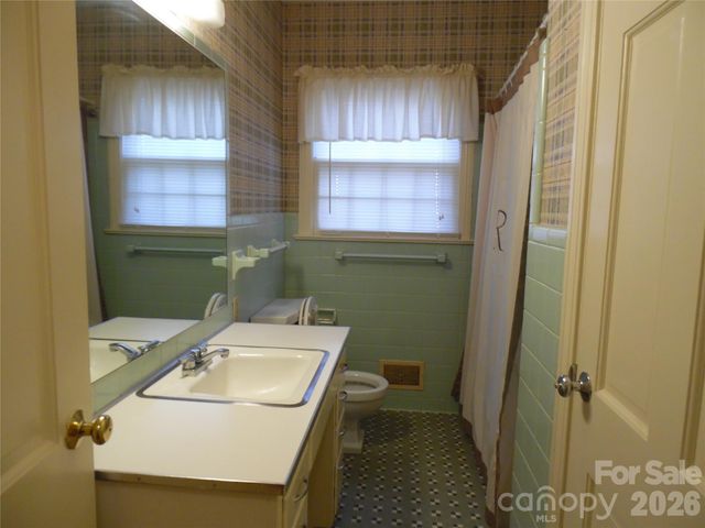 603 1st Avenue Place NE, Conover, NC 28613