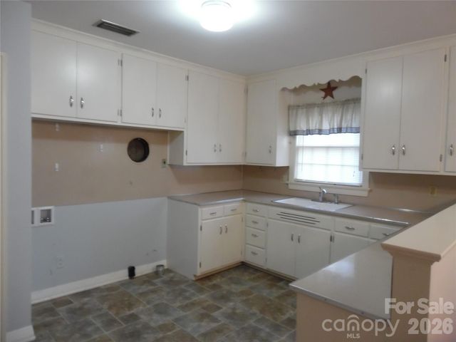 603 1st Avenue Place NE, Conover, NC 28613