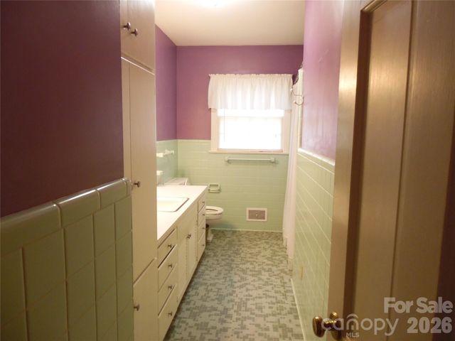 603 1st Avenue Place NE, Conover, NC 28613