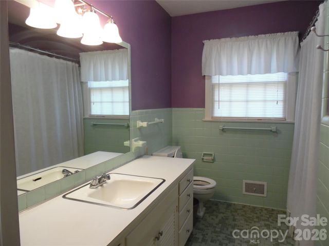 603 1st Avenue Place NE, Conover, NC 28613