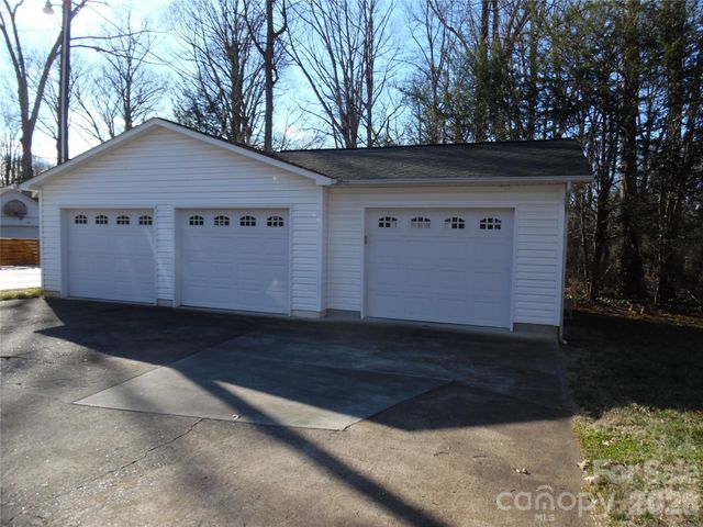 603 1st Avenue Place NE, Conover, NC 28613