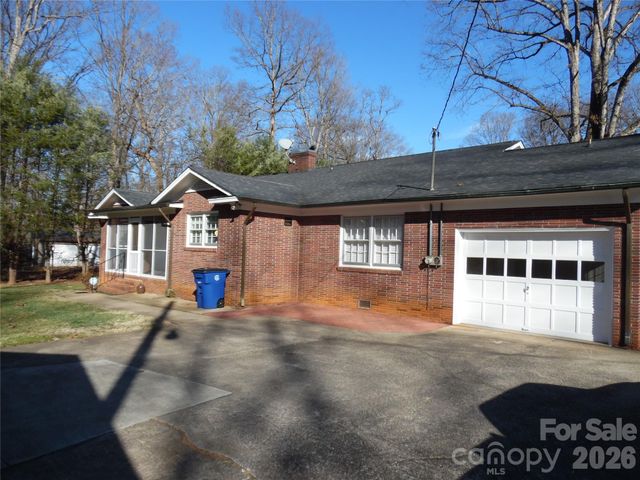 603 1st Avenue Place NE, Conover, NC 28613