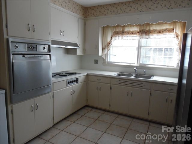 603 1st Avenue Place NE, Conover, NC 28613