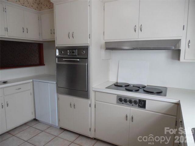 603 1st Avenue Place NE, Conover, NC 28613