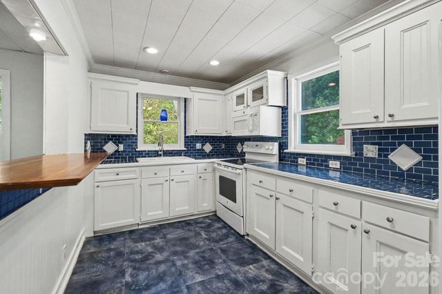 1402 1st Avenue Place NW, Hickory, NC 28601