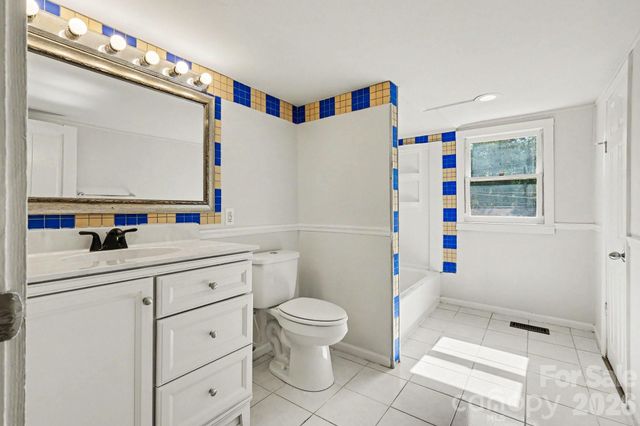 1402 1st Avenue Place NW, Hickory, NC 28601