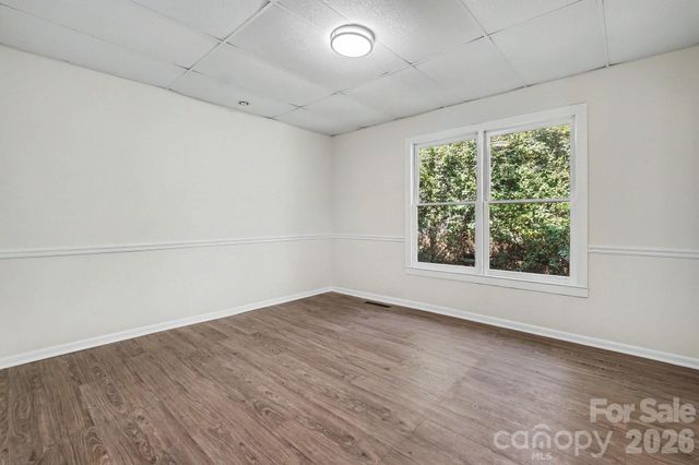 1402 1st Avenue Place NW, Hickory, NC 28601