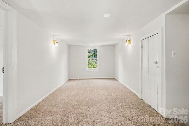 1402 1st Avenue Place NW, Hickory, NC 28601